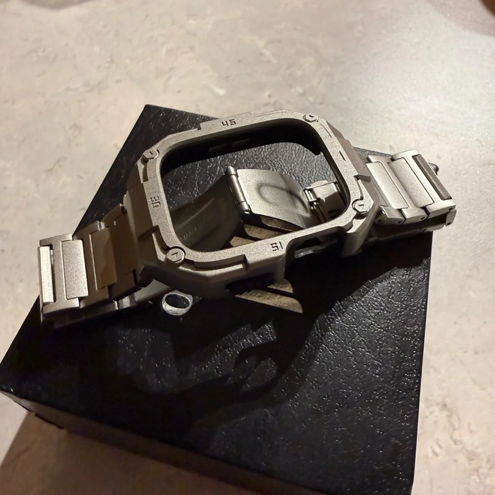 Smartwatch Case in Titanium Apple Watch 45mm